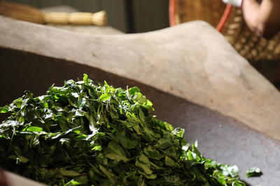 “吃白相饭”与“白相”茶 从旧时江湖行当到现代广告业的商业文化嬗变